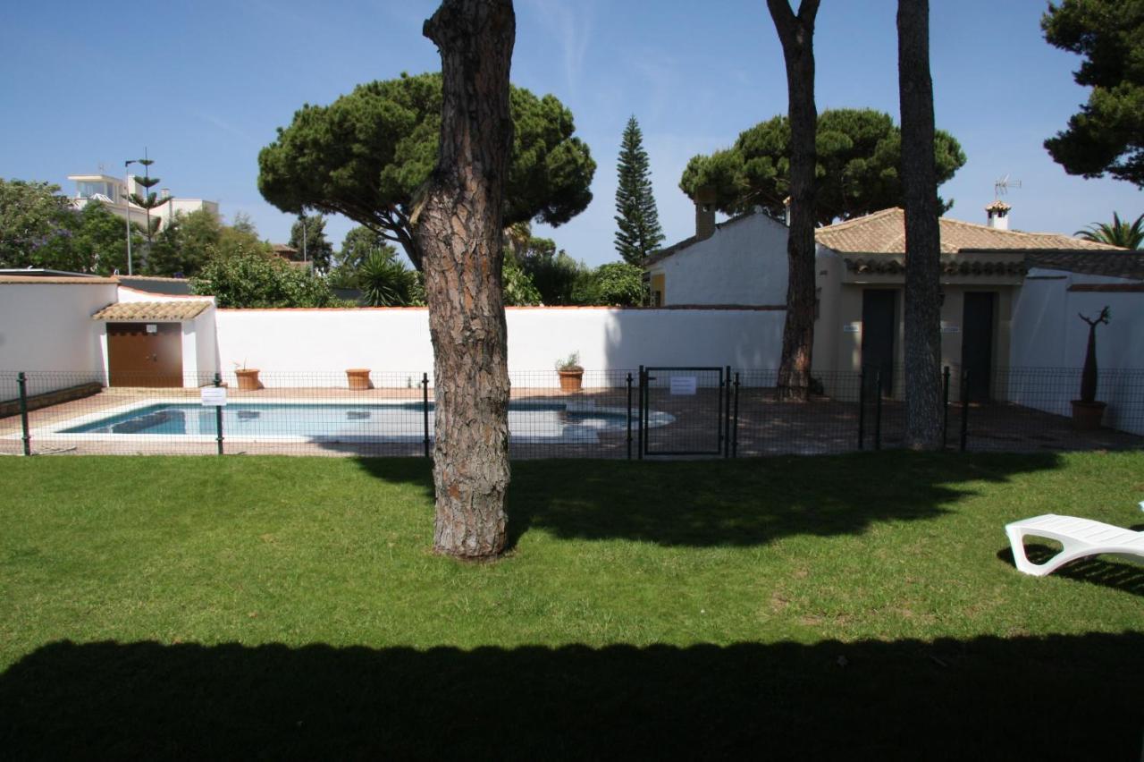 Moderno Y Amplio Chalet, Con Piscina Privada Chiclana de la Frontera Luaran gambar