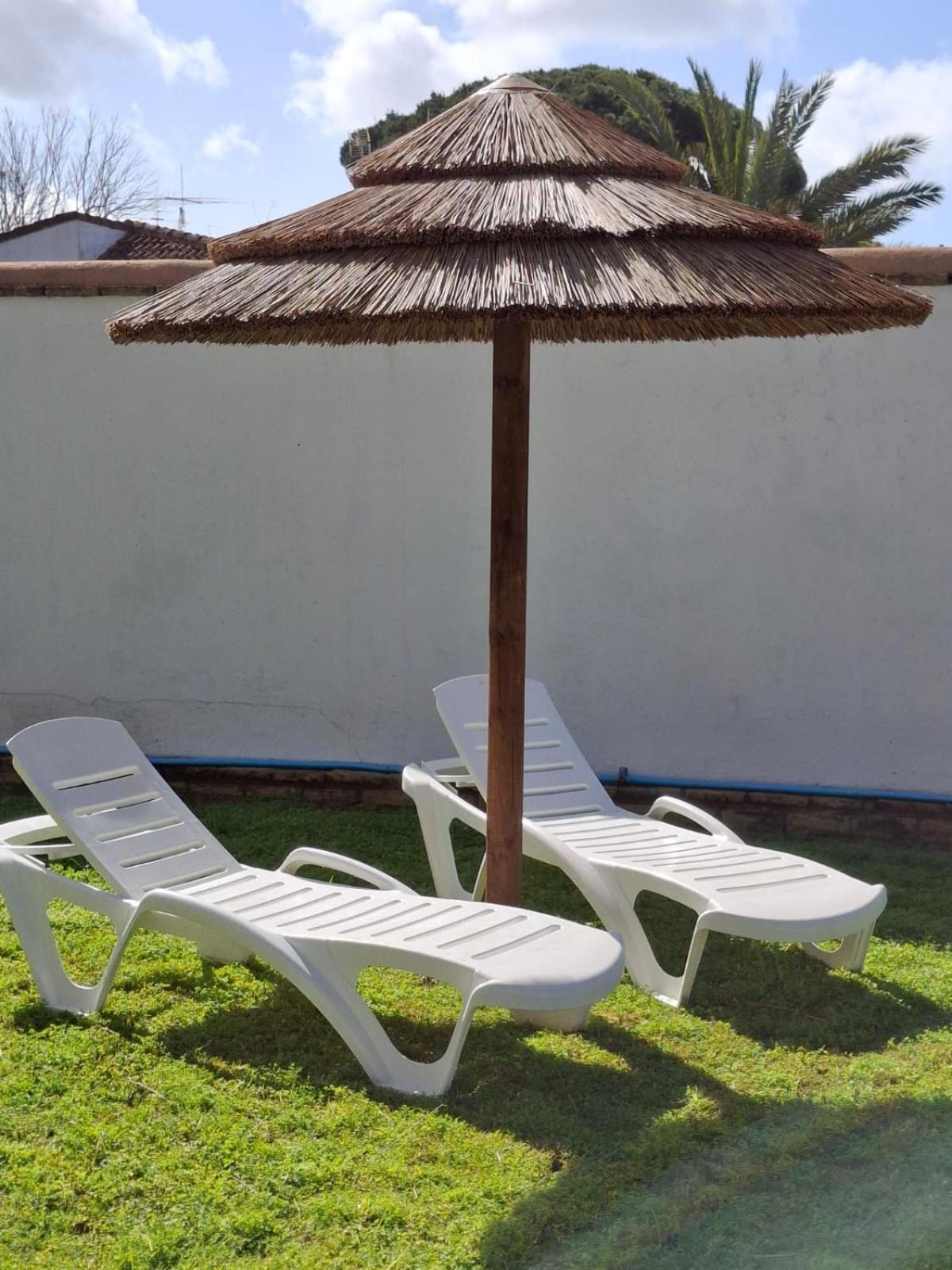 Moderno Y Amplio Chalet, Con Piscina Privada Chiclana de la Frontera Luaran gambar